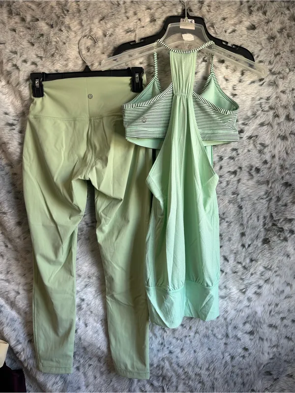 559. Lululemon capri set 2pc sz 6 bundle - Image 2