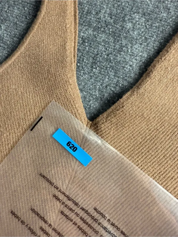 Abercrombie & Fitch Woman Small sweater V-neck subtle ribbed Tank - Image 6