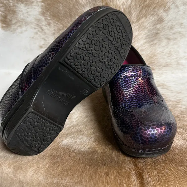 Dansko Purple‎ iridescent Scaled Clogs Size 7.5 B86 - Image 9