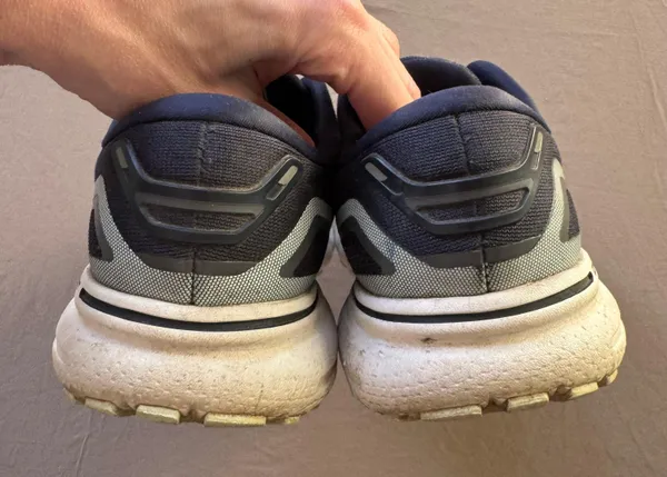 Brooks GHOST 15 Sneakers - Image 10
