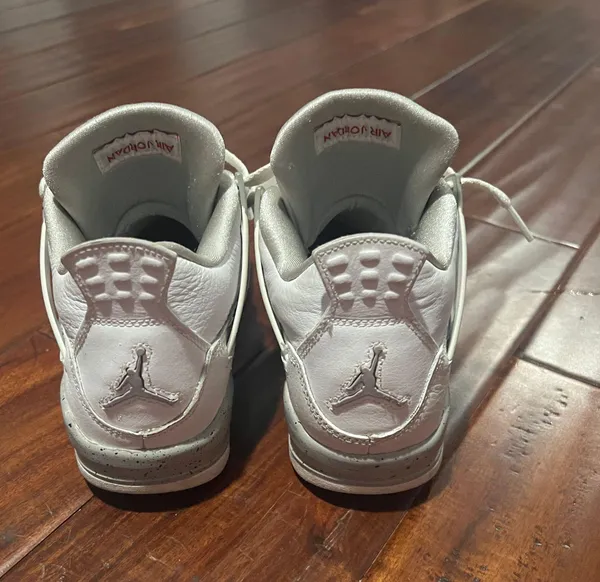 Air Jordan 4s - Image 3