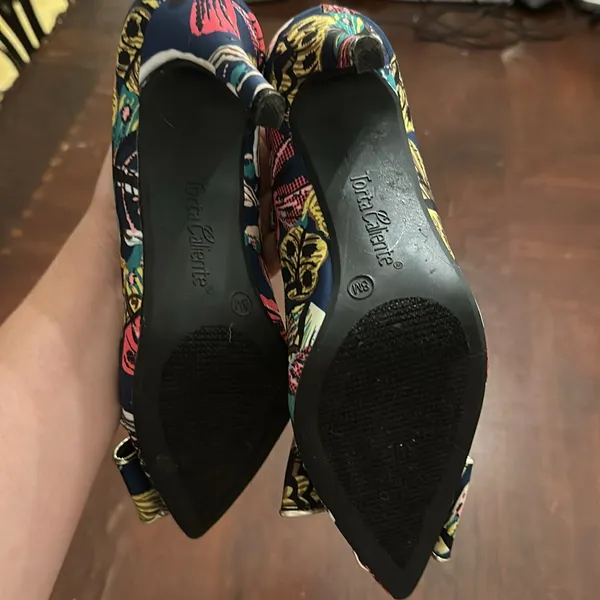 Torta Caliente floral size 8M heels - Image 8