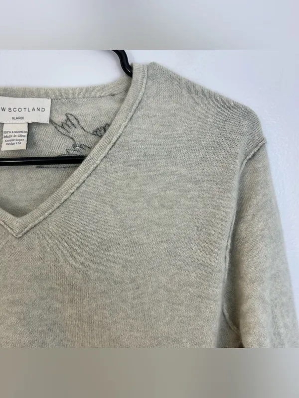 New Scotland 100% Cashmere Lightweigth V-neck Embroidered Sparrow Swearer Small - Image 9