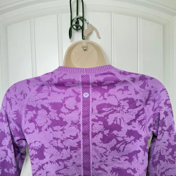 Lululemon Women’s 6 Purple Top Run Swiftly Tech Long Sleeve‎ Yoga Athleisure - Image 8