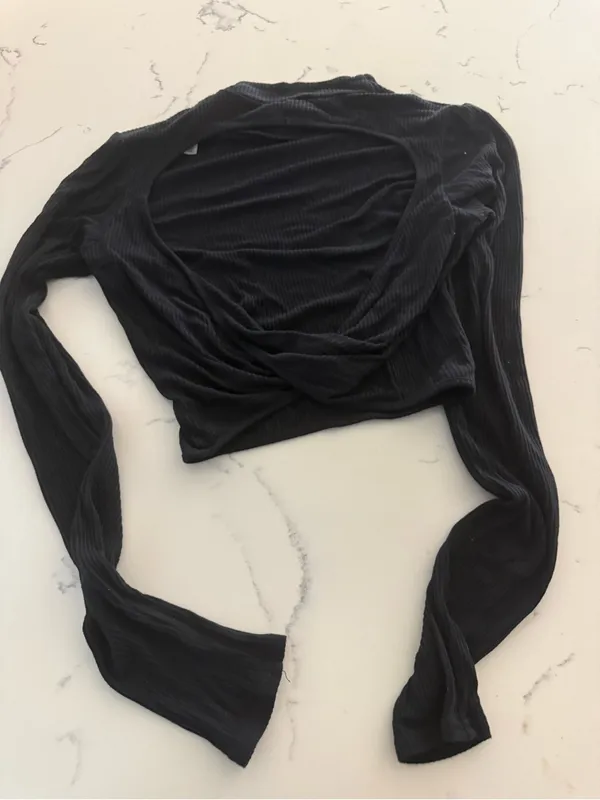 ALO Yoga Black Ribbed Long-Sleeve Crop Top - Image 2
