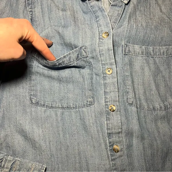 Democracy Linen Button-Up Denim‎ Blouse Womens Size XS Light Wash Casual Top - Image 2