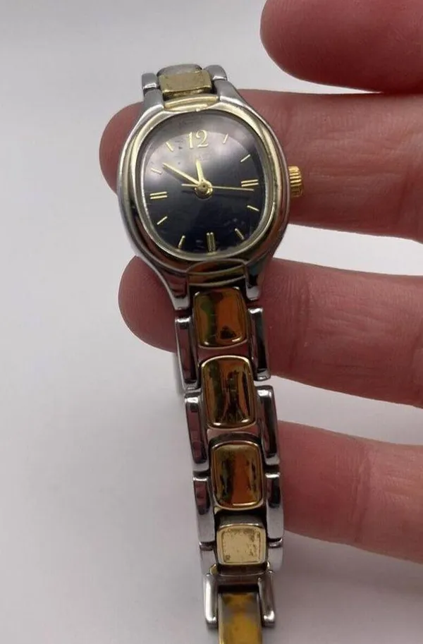 Working Ladies Timex Two Tone Women's Wrist Watch - Image 7