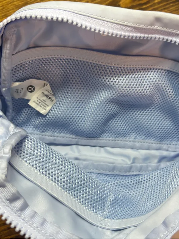 Lululemon blue Everywhere belt bag - Image 8