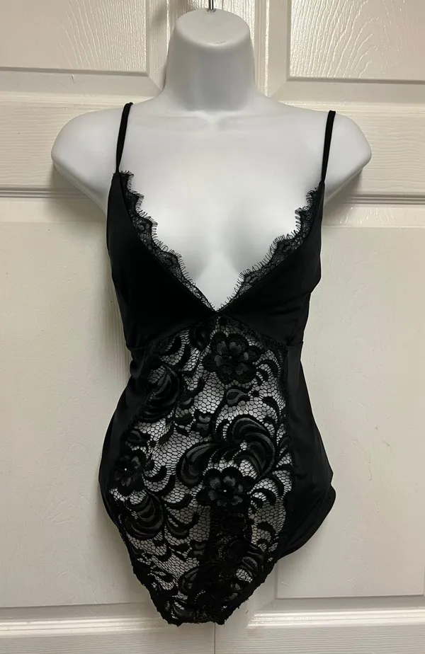 Nasty Gal Black Body Party Lace Plunging V Bodysuit - Image 4
