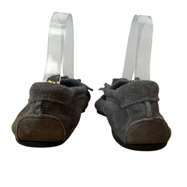 Minnetonka Suede Kilty Hardsole Moccasins Gray Rubber Sole Women's Size 7.5 - Image 6