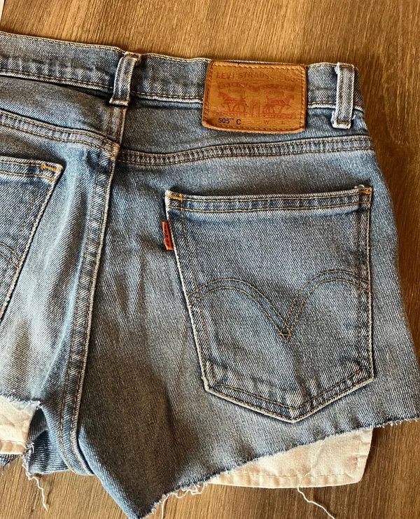 Levi’s 505 Shorts Cut-Off Denim High-Waisted - Image 3