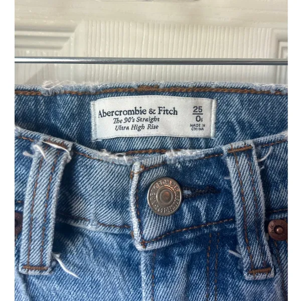 Abercrombie The 90s Straight Ultra High Rise Jeans - Size 25 - Image 4