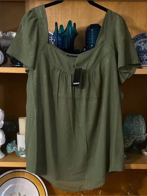 Torrid Crinkle Chiffon Flutter Sleeve Top Size 1 - Image 2