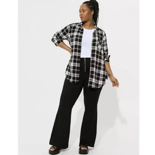 Torrid Black Lizzie Crinkle Flannel Gauze‎ Button Up Tunic Size 2X - Image 2