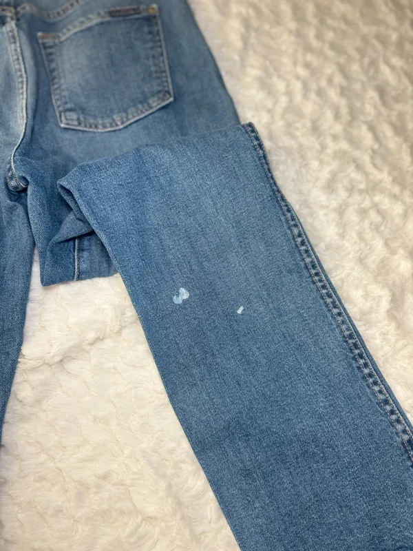 7 For All Mankind High-Rise Straight Leg Jeans in Medium Blue| Has 2 white stains!! - Image 4