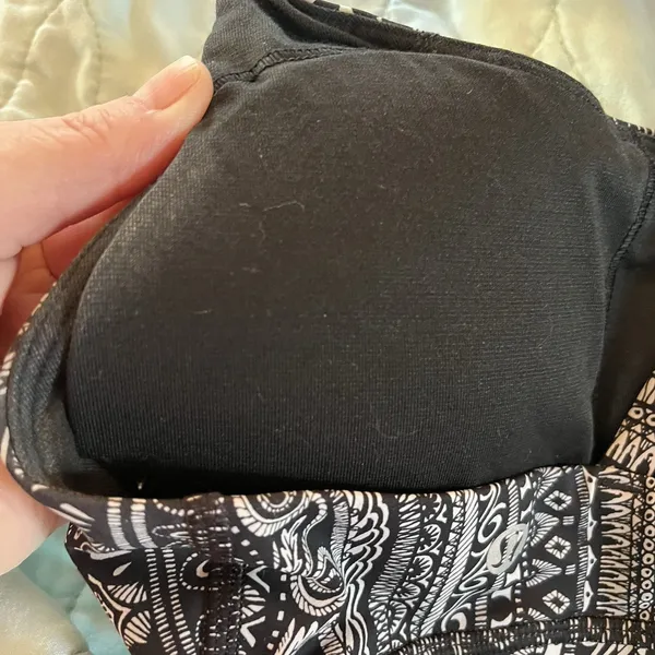 Lululemon 4/S Energy Sports Bra Geometric Black And White Padded EUC - Image 6