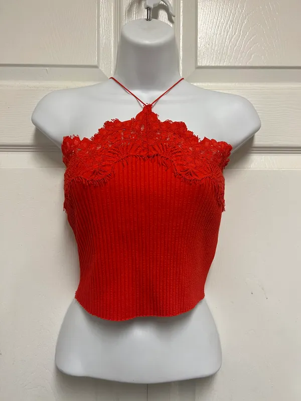 Red Intense Lace Ribbed Cropped Top - Image 2