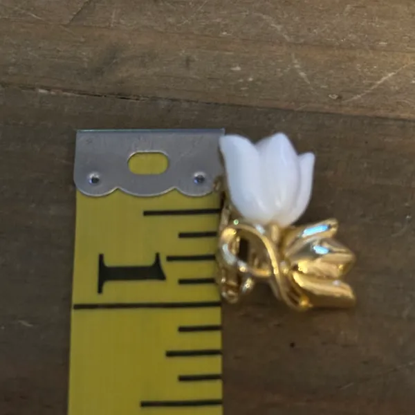 Trifari Vintage Tulip Clip On Earrings - Image 4