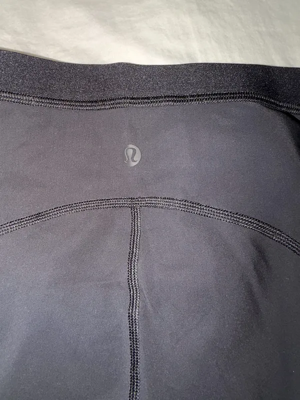 Lululemon Cropped Leggings with Pockets - Image 3