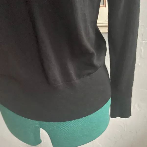 Everlane Black Crewneck 100% Wool Lightweight Sweater Minimalist‎ Workwear sz S - Image 2