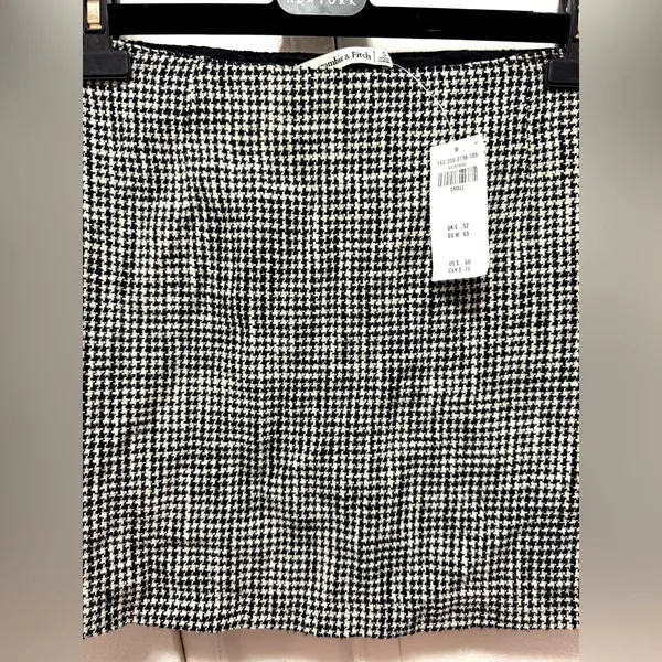NWT $110 Abercrombie & Fitch Herringbone mini skirt and crop top set size small - Image 5