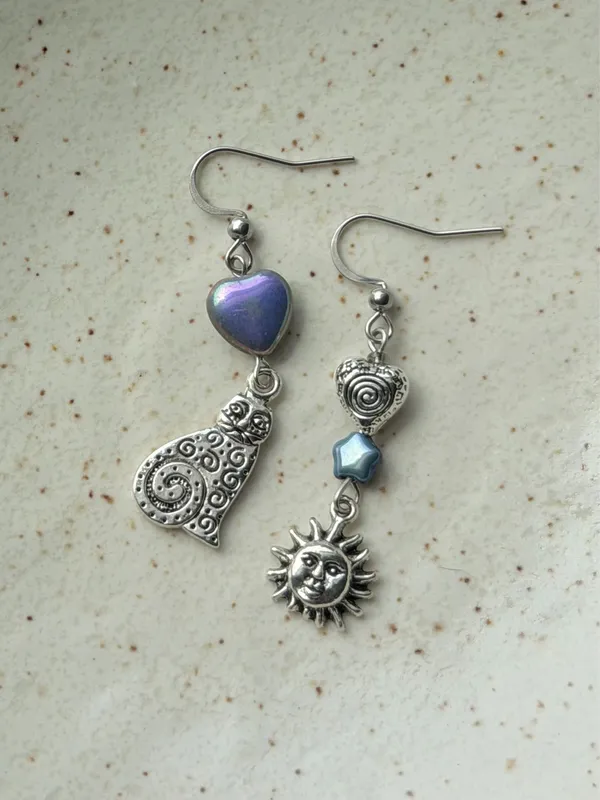 Handmade boho whimsy celestial cat quality Czech glass beads dangle earrings💜🐈 - Image 4