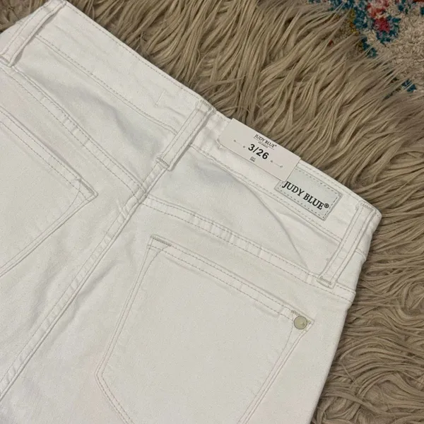 NWT Judy blue skinny fit white jeans size 3/26 - Image 4