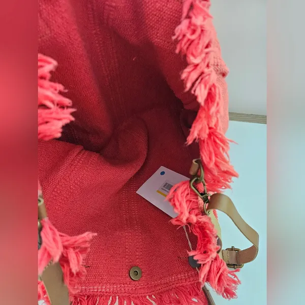 NWT TSD12 Coral Woven Boho Tote with Leather Trim & Crossbody Strap - Image 7