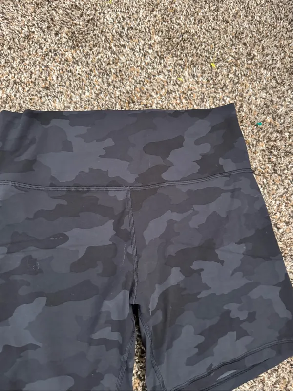 lululemon Align™ high rise Short 6” sz 12 black camo athleisure yoga hike - Image 5