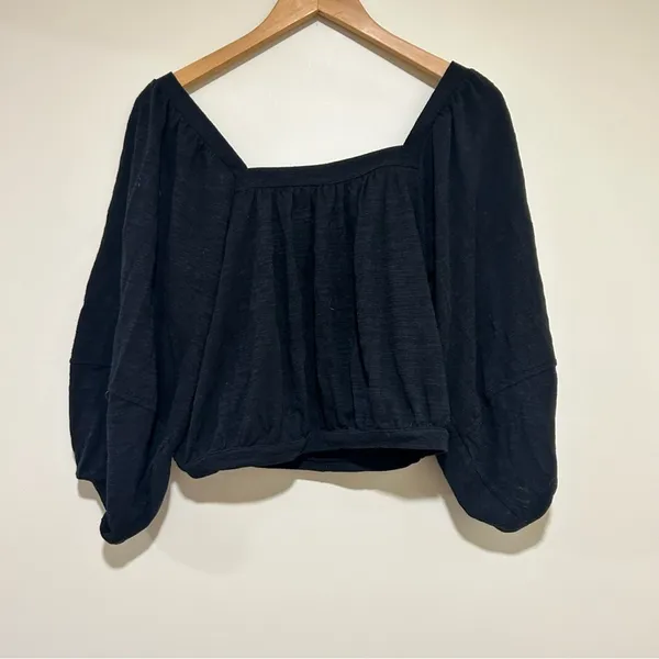 Free People Balloon Sleeve Cropped Black Blouse - Size Small - Image 5