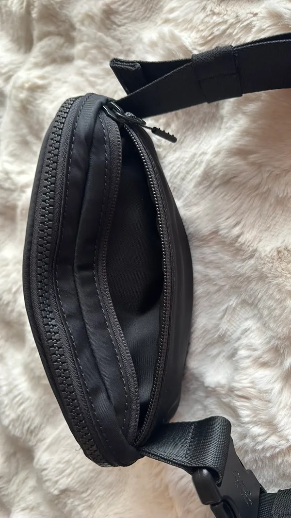 Lululemon Everywhere Belt Bag - Image 4