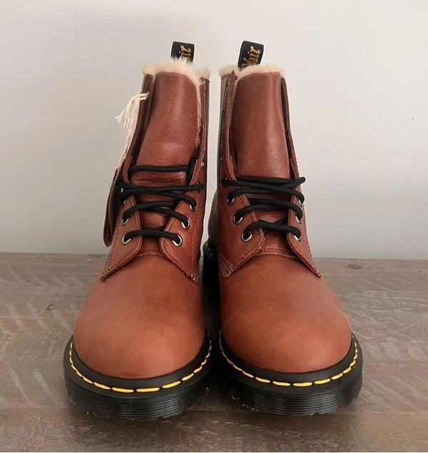 Dr. Martens 1460 Serena Faux Fur Lined Lace Up Women's Boot Size 8 #591 - Image 2