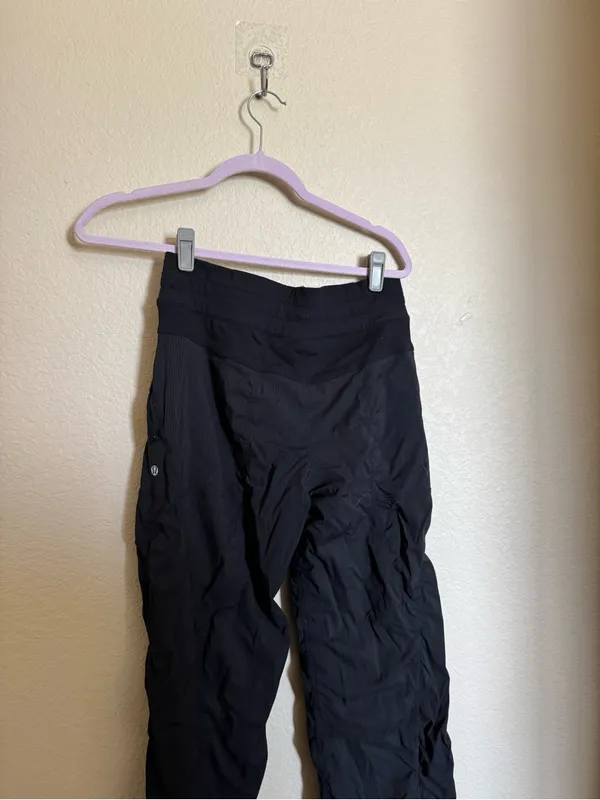 Lululemon lined mid rise studio‎ dance pant size 6 in black ruched leg - Image 8