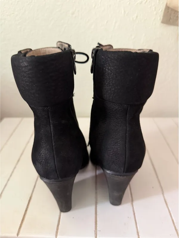 Max Studio Black lace-up heeled ankle boots - Image 3