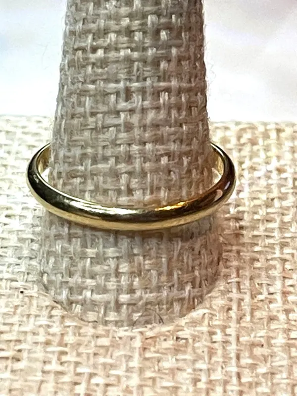 Vintage Gold Tone Oval Purple Rhinestone Solitaire Ring Minimalist Costume Sz 8 - Image 4