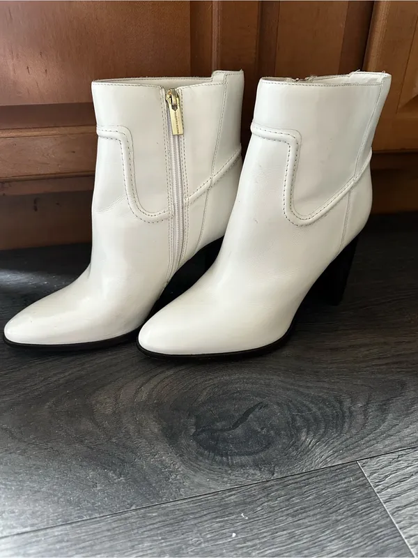 Vince Camuto White Leather Ankle Booties with Block Heel - Image 3