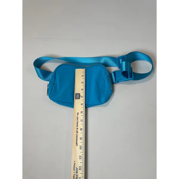 32 Degrees Cool Turquoise Crossbody Bag Adjustable Strap Zip Closure NWOT - Image 3