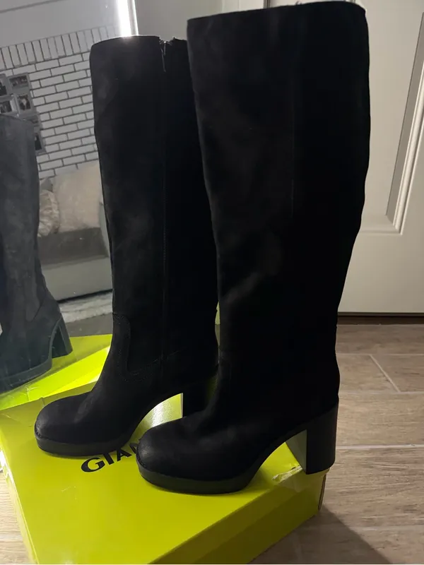Chelsea & Violet Black Knee-High Block Heel Boots - Image 5