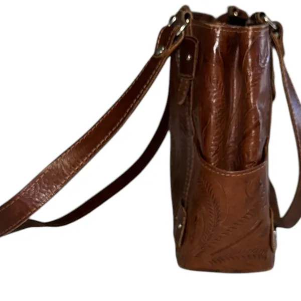 Vintage • Beautiful Embossed Leather Shoulder Bag • Made in Paraguay - Image 5