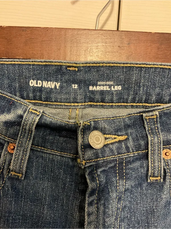 Old Navy Mid-Rise Cropped Blue‎ Barrel Leg Jeans - Image 4