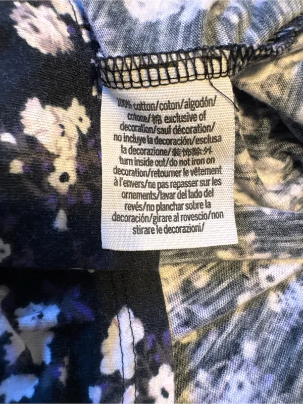 Victoria’s Secret Pink Black Perfect V-Neck Short Sleeve Purple Floral Print Tee - Image 5