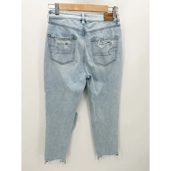American Eagle Comfort Stretch Waistband Mom Jeans Light Wash Distressed Size‎ 2 - Image 2