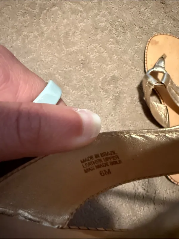 Lilly Pulitzer Metallic Gold Leather Ring Thong Sandals Size 6M - Image 4