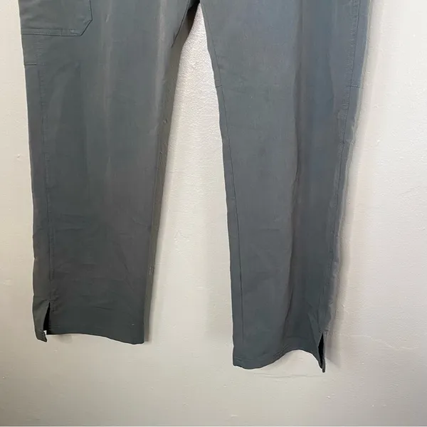 FIGS Grey Kade Cargo Scrub Pants Size Large - Image 4