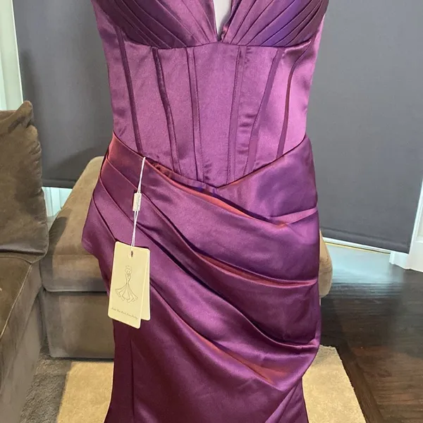 Women’s Purple Mermaid Full Length Formal Dress Small Train Leg Slit Size M NWT - Image 4