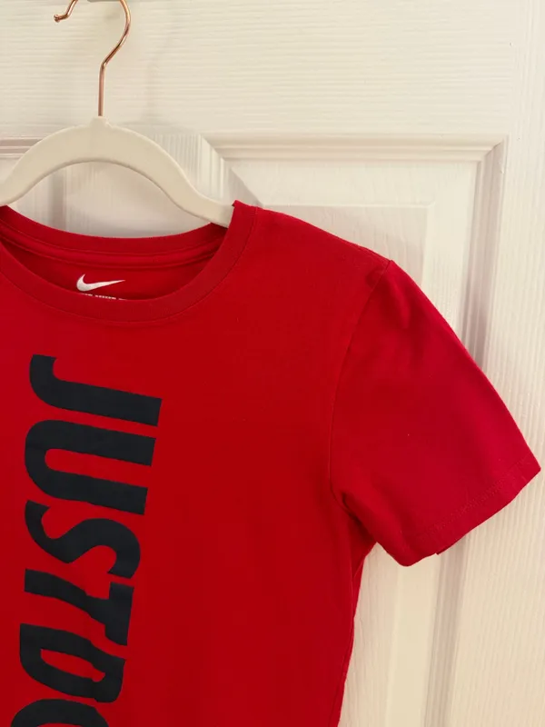 Nike Red The Nike Tee Athletic Cut Graphic T-shirt Small - Image 4