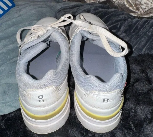 Women’s on clouds Rodger White Size 9 - Image 2