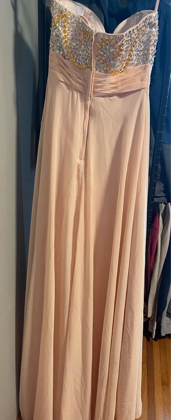 Peach colored prom/formal dress - Image 2