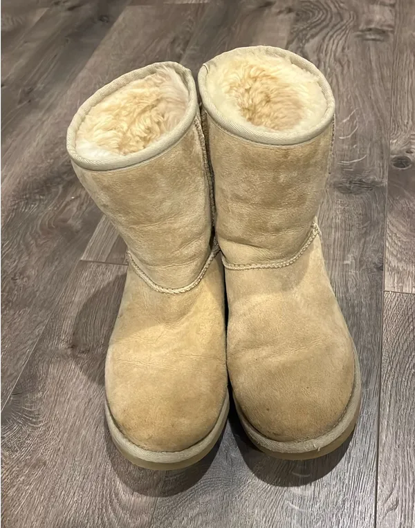 UGG Boots Classic Sand Short - Image 4