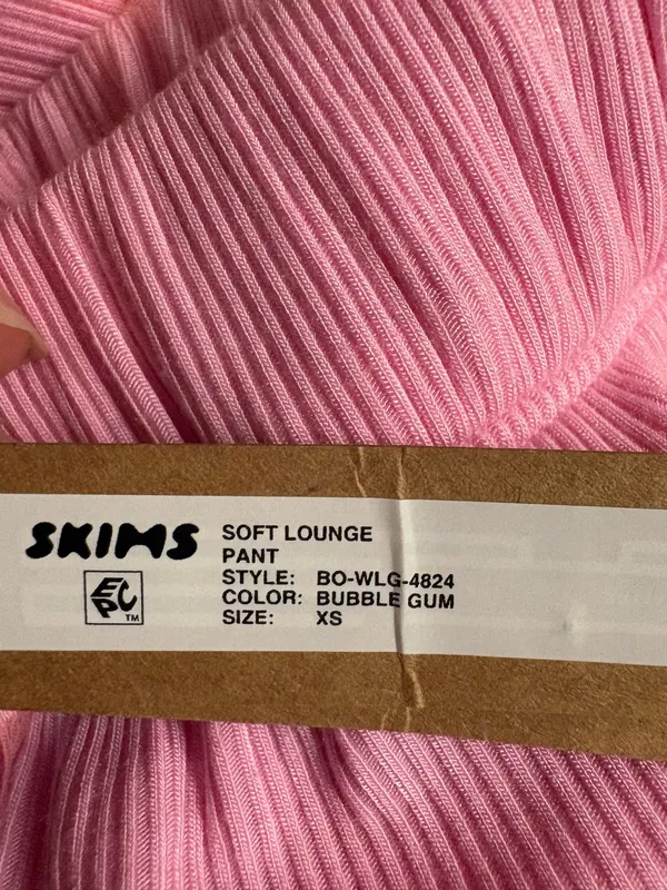 Skims RARE soft lounge pants Color bubble gum - Image 3